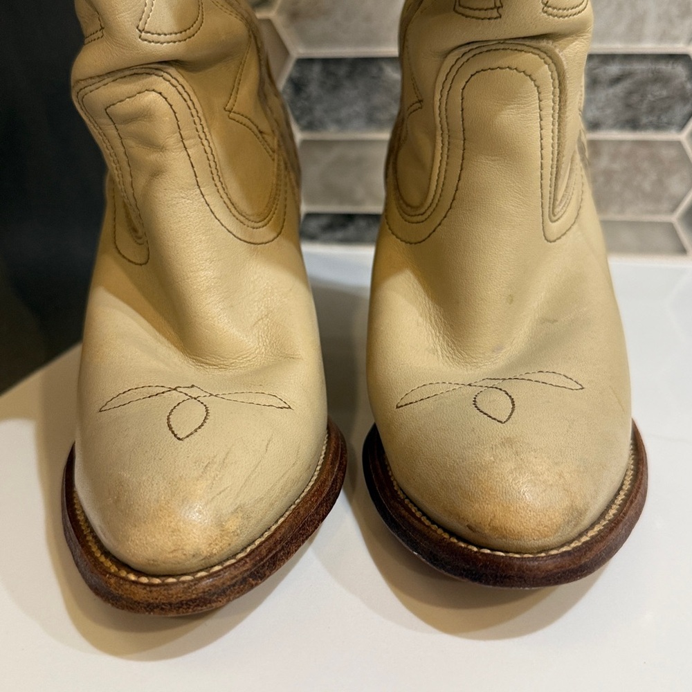 Frye Boots Women’s Cream Leather Mid Calf Western Boho Vintage Boots Sz 5 1/2 - Picture 4 of 13